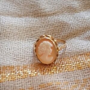 Gold Cameo Ring